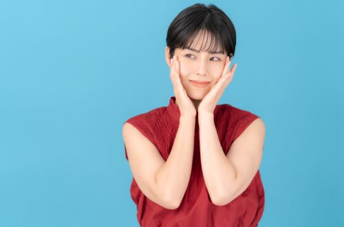 大人肌の化粧崩れ対策は？効果的なアイテムも紹介